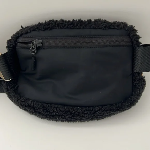 LULULEMON SHERPA FLEECE CROSSBODY - Picture 3 of 3